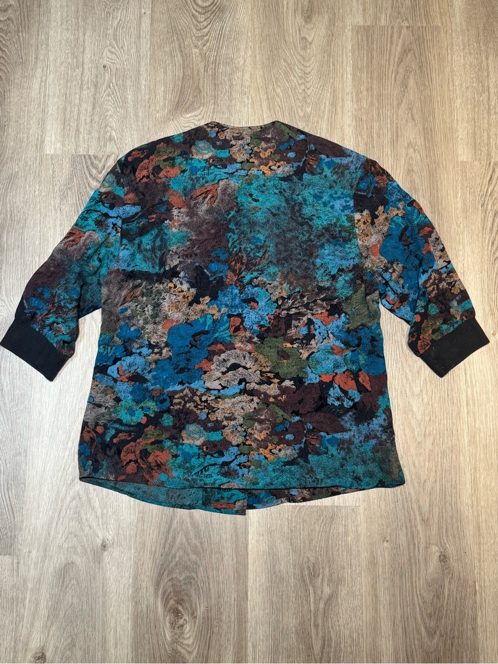 Women's Multi-Color Patterned Button-Up Shirt - Picture 4 of 9